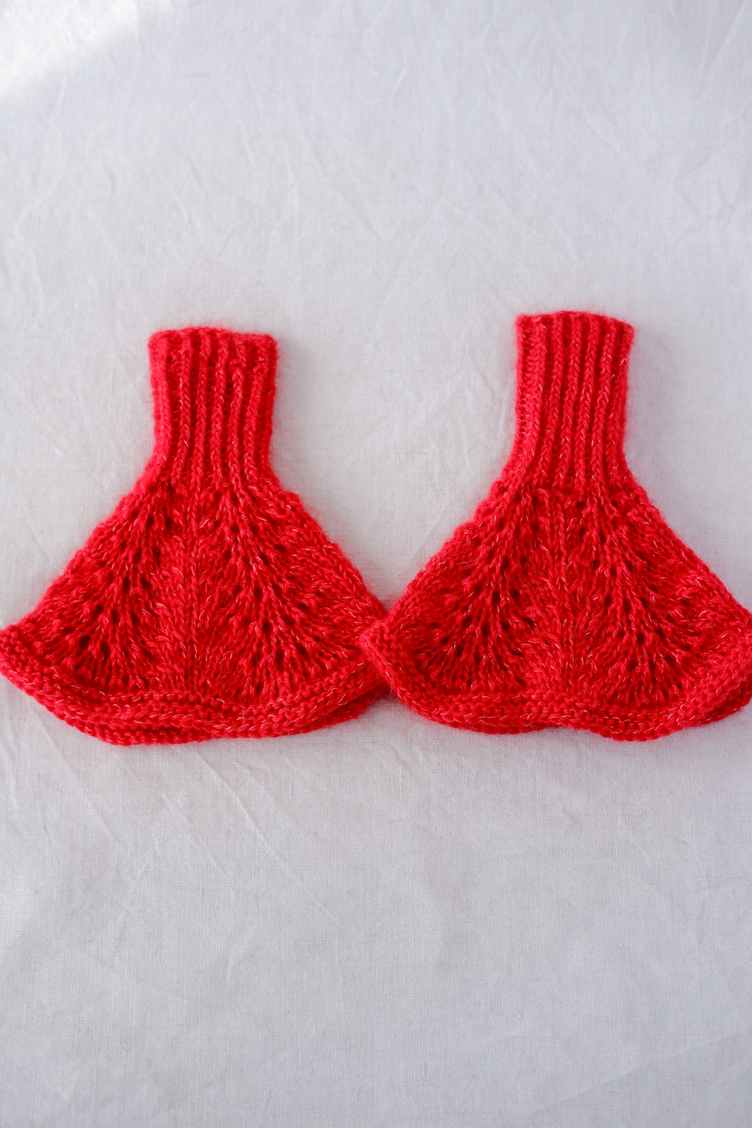 BUTTERCUP LACE CUFFS - patron en español - Imagen 2